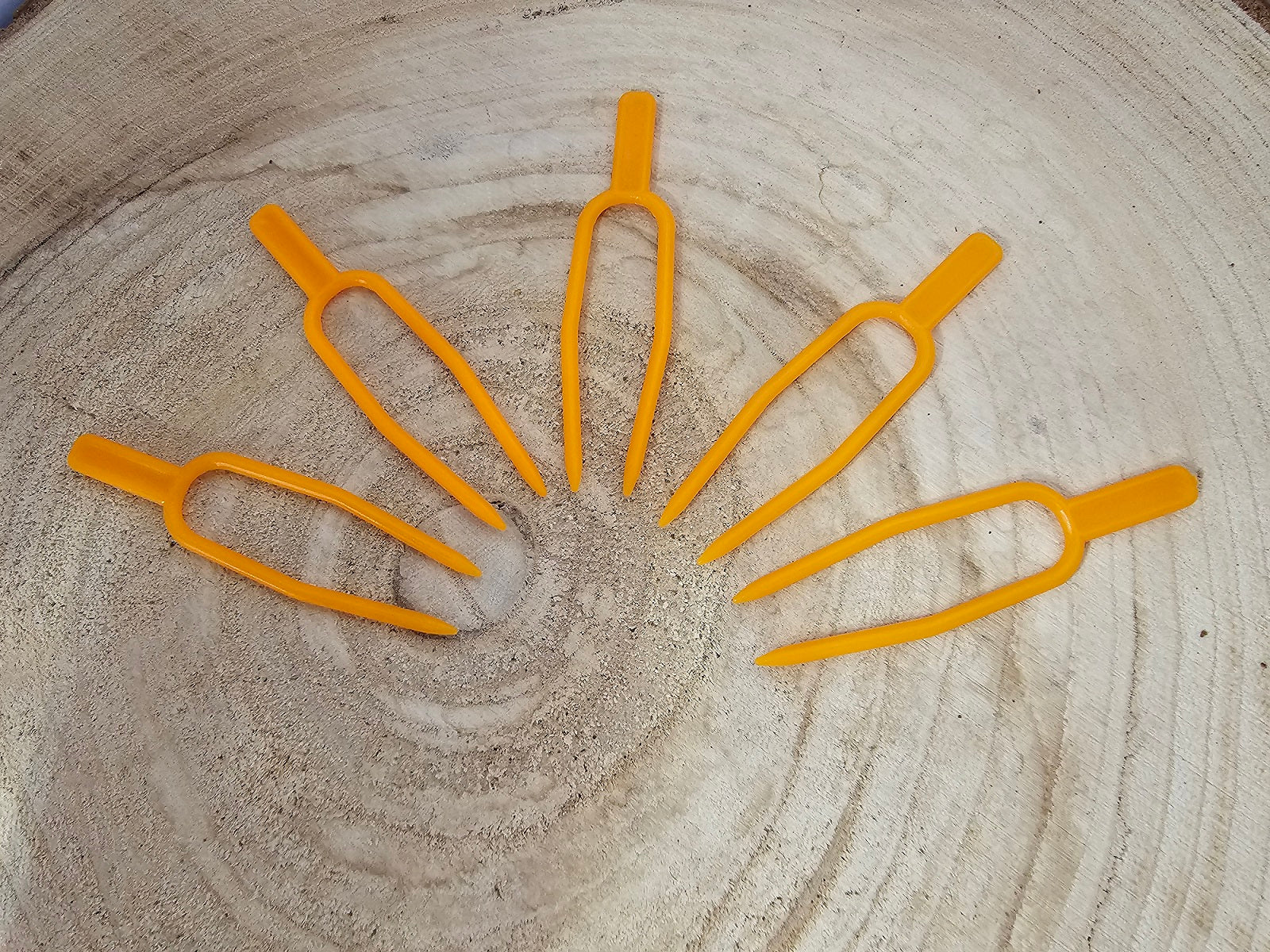 Pflanzenstecker zur Befestigung in Substrat